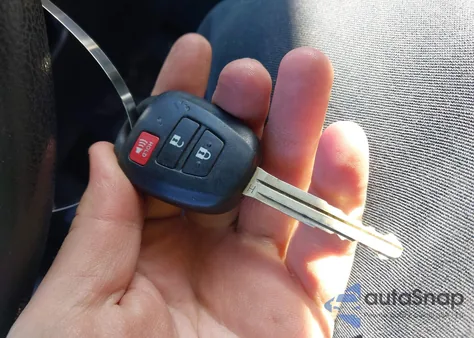 2016 Toyota Rav4 Le из США, поврежденный, VIN JTMZFREV4GJ082124